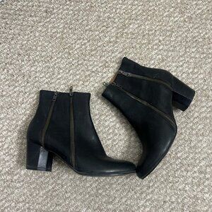 Gentle Souls Black Ankle Booties with Chunky Heel size 8.5